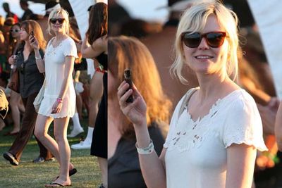Kirsten is effortlessly beautiful, and she proves it by putting in zero effort, stepping out in her nightie and a pair of flip-flops.<br/><br/><i>Kirsten Dunst at Coachella Festival 2009.<br/>Image: AA/MT/Finalpixx.com/Snappermedia</i>