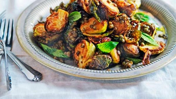 Crisp Brussels sprouts with lentils