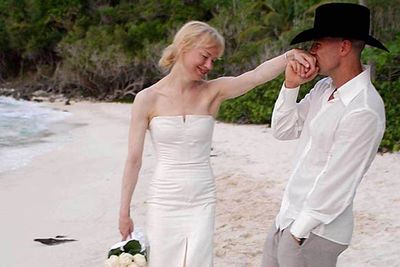 Four months after they met, Renee married country music singer Kenny Chesney in a simple beachside ceremony in the Virgin Islands. Four months later they had the marriage annulled.