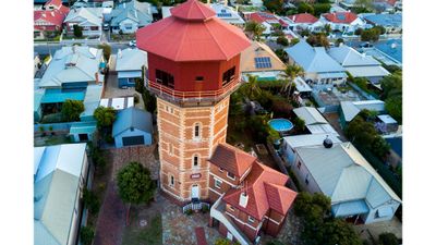 <strong>Adelaide's wackiest house up for auction tomorrow</strong>