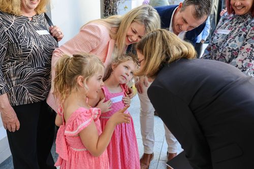 Esta semana, no governo da Austrália Ocidental, anunciou à sua reforma, que não permite que casais gays, um, transgêneros e intersegnos acessem o acesso à substituição e ajudassem a tecnologia reprodutiva.