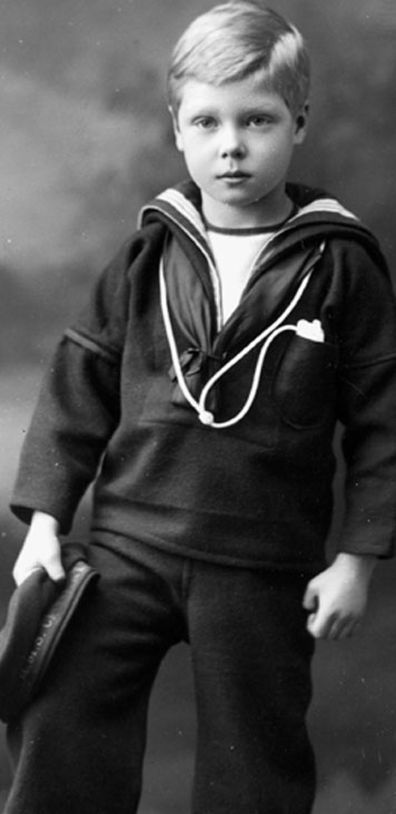 Prince Edward Albert (1894 - 1972), later King Edward VIII and the Duke of Windsor, wearing a sailor suit and a cap from the 'HMS Crescent', 1901.