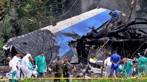 Investigators search  wreckage of the Boeing-737 plane that crashed shortly after taking off from the Jose Marti airport in Havana, Cuba, on May 19. (Photo: AP).