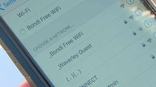 Scammers are setting up public wi-fi networks in order to steal user data.