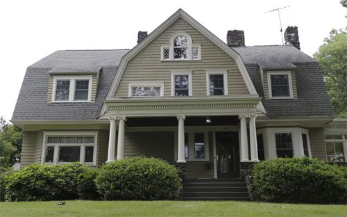 When Derek and Maria Broaddus bought their home in Westfield, New Jersey, in 2014, they began receiving disturbing letters from someone who called themselves The Watcher.
