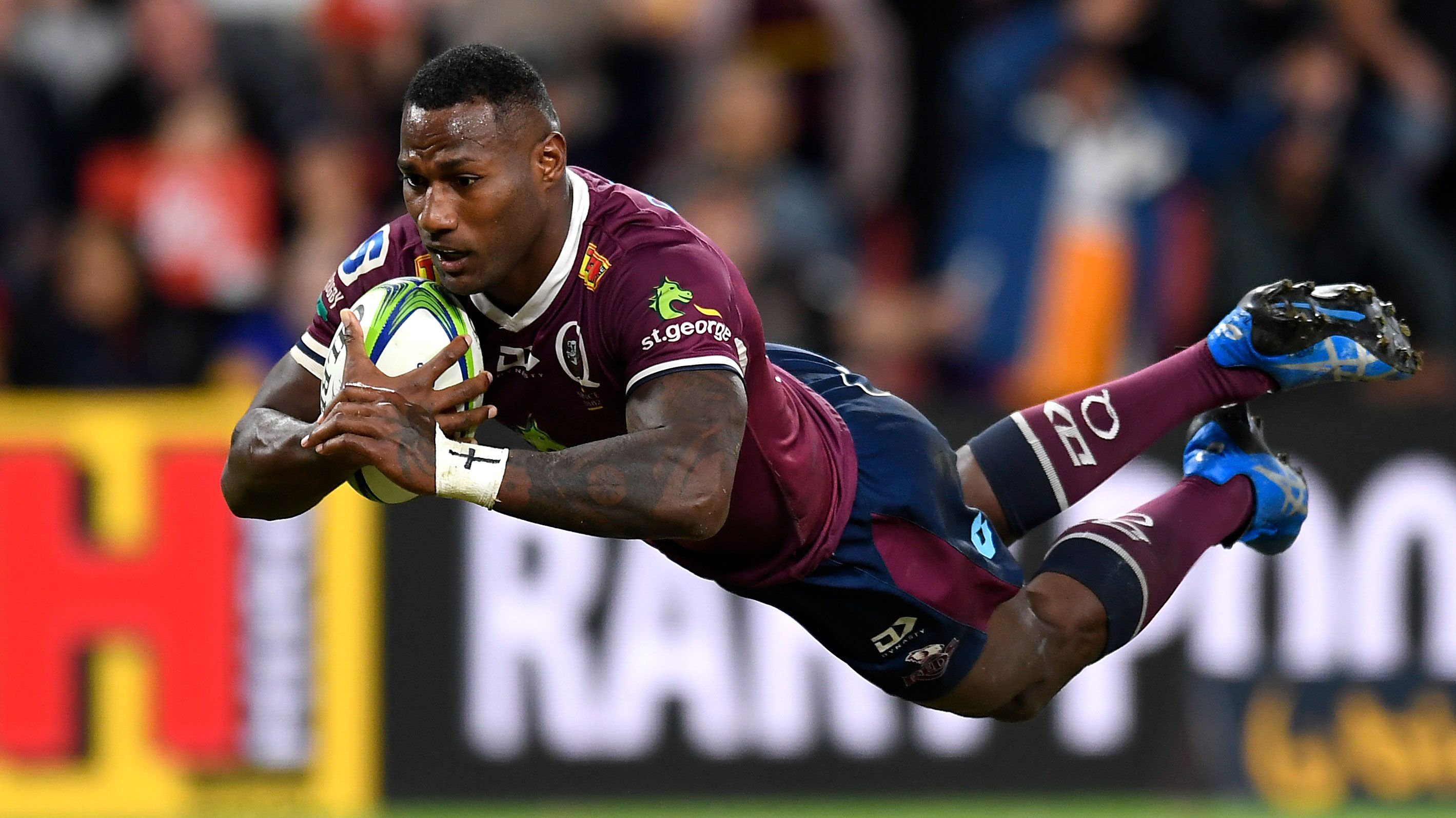 Wayne Bennett and the Dolphins looking to lure Reds star Suliasi Vunivalu back to NRL