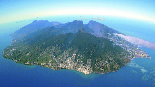 Réunion Island is located in the Indian Ocean.