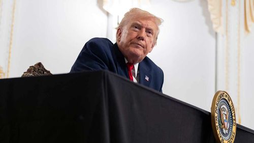 Donald Trump disse que perdoará o ex-presidente de Honduras.