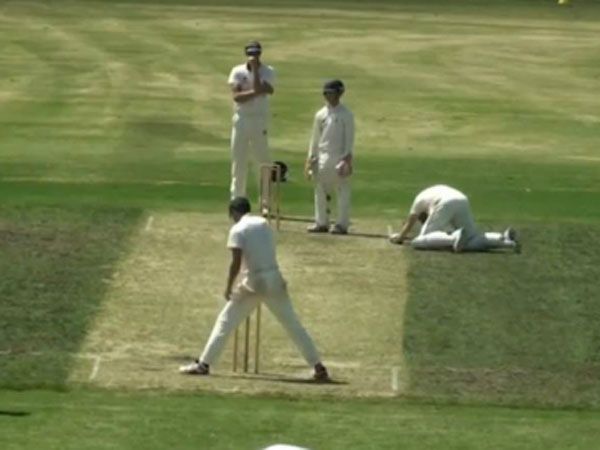 Bumbling cricketers blow wicket chance