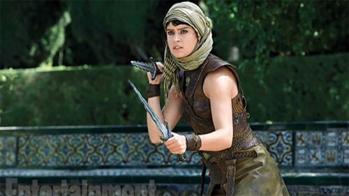 Sand Snake Tyene (Rosabell Laurenti Sellers) sports a pair of nasty looking daggers. (Entertainment Weekly)