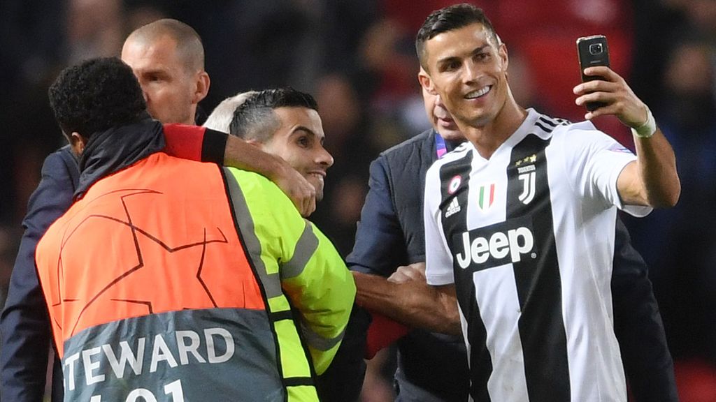 Cristiano Ronaldo takes selfie with fan after Juventus beat Manchester  United