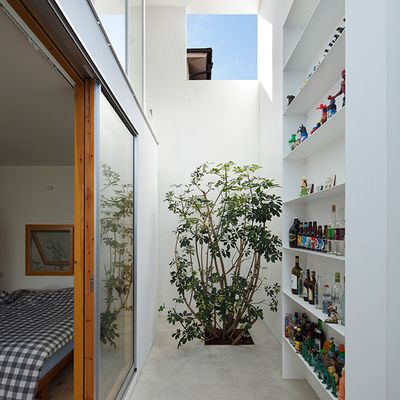 <strong>Inside Out by <a href="http://www.hosakatakeshi.com/index_en.html" target="_blank">Takeshi Hosaka Architects</a>, Tokyo</strong>