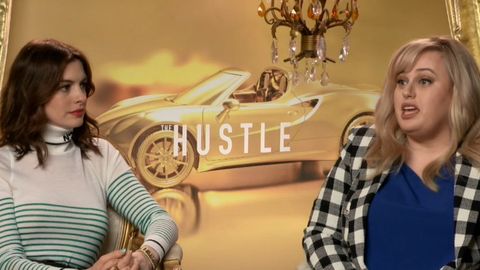 Anne Hathaway Apologises For Australian Accent In The Hustle 9celebrity