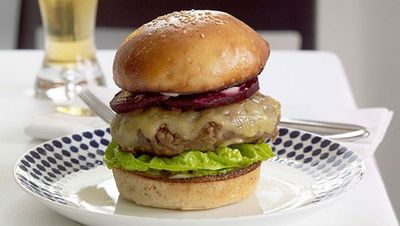 <a href="http://kitchen.nine.com.au/2016/05/19/10/35/wagyu-burger" target="_top">Wagyu burger<br>
</a>