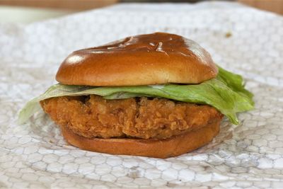 Wendy's chicken sandwich turns healthy: 1990 to 1991