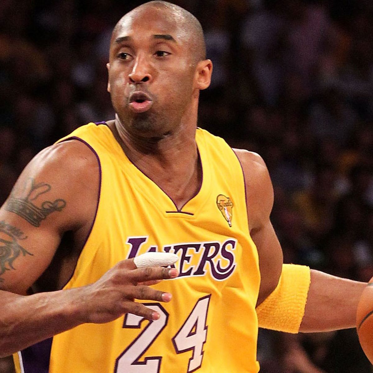 Kobe Bryant memorialised by LeBron James as LA Lakers postpone NBA game  against Clippers - ABC News
