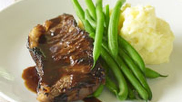 Classic steak with mash and green beans