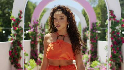Love Island USA episode 1 sarah hyland