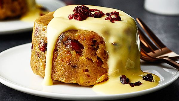 Bourbon, cranberry and white chocolate Christmas pudding