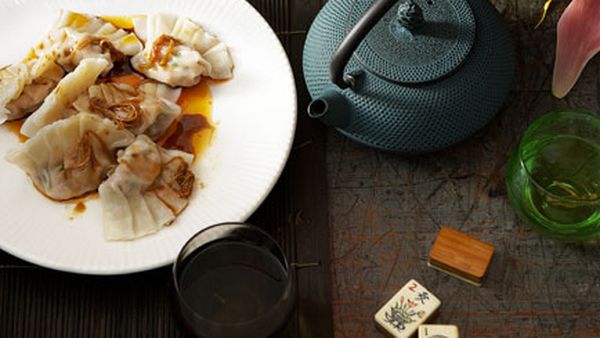 Poached pork and garlic chive dumplings (Jiu cai jiaozi)