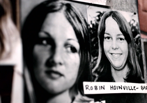 Robin Jeanne Hoinville-Bartram, 19, e sua amiga de faculdade Anita Cunningham partiram de Melbourne em 1972.
