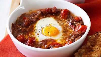 <a href="http://kitchen.nine.com.au/2016/05/05/11/12/baked-egg-with-spicy-tomato-bacon-and-onion" target="_top">Baked egg with spicy tomato, bacon and onion</a> recipe