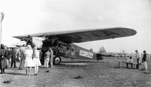 A British made plane, an Avro 10 aircraft called Southern Sun, piloted by G.U. "Scotty" Allan, left Melbourne on 20 November 1931 carrying 52,000 letters.But it but never reached London.