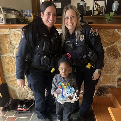 Boy called 911 on his mum after she ate his ice cream