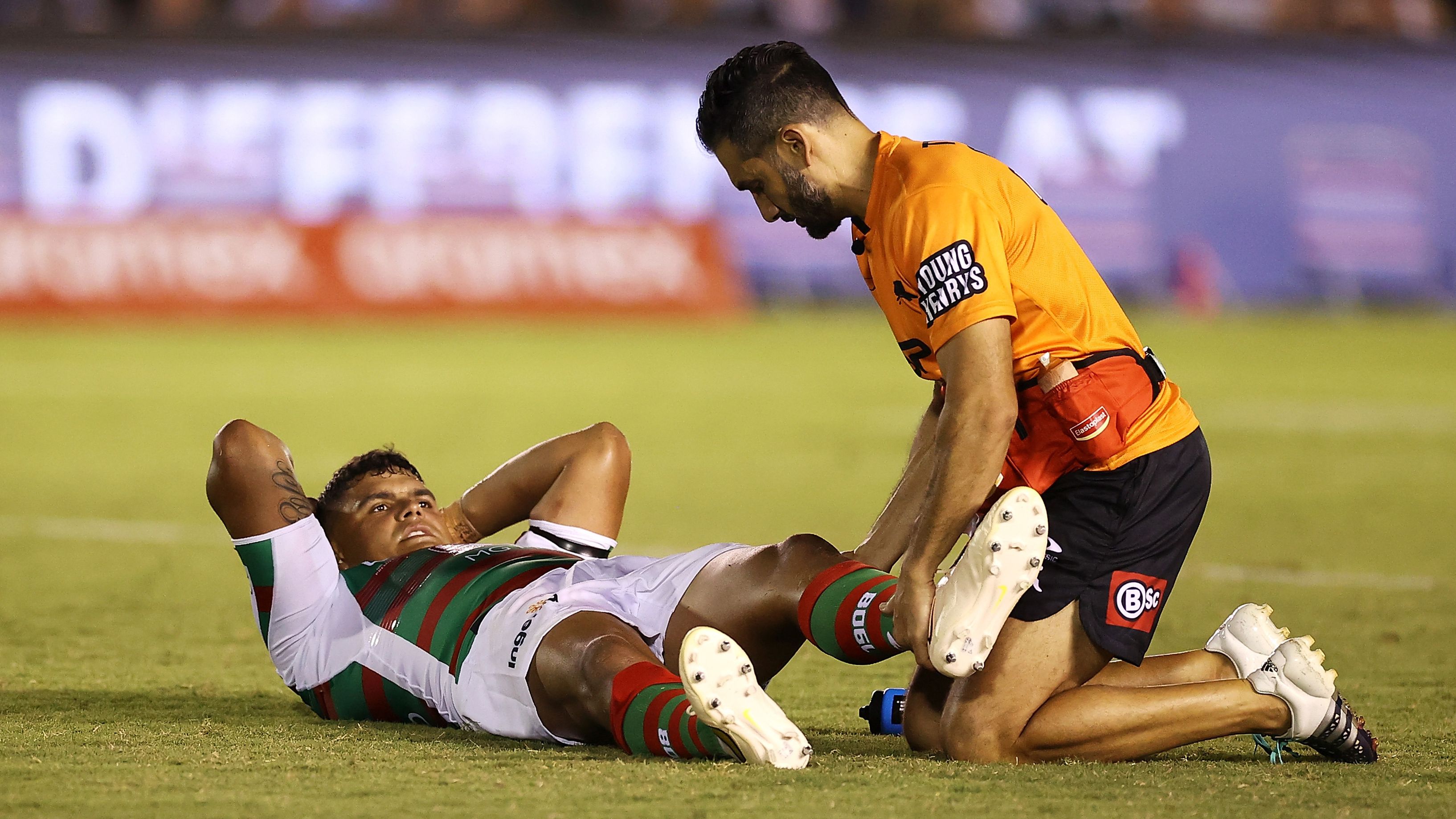 Rabbitohs coach reveals Latrell Mitchell dealing with 'a bit of an issue' in left knee