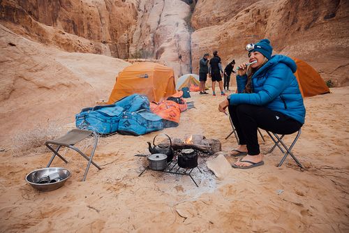 Setting up camp in Wasi Rum, Jordan. Mina's day during the campaign start at 4.30/5am.