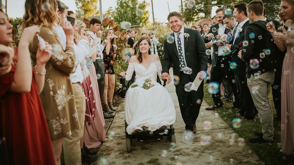 Bubble of love: Anna Claire and 'Jimbo' Waldrop on their wedding day. Image: Lexie Merlino Photography/Pinterest