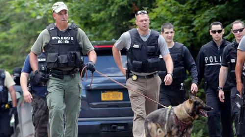 US cops closing in on escaped prisoners