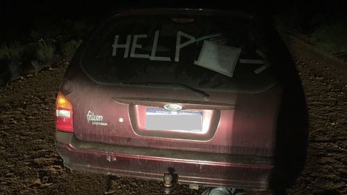 French backpackers rescued in WA after leaving SOS message in car