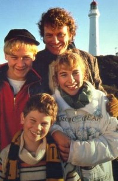 Cast of Round The Twist, Richard Moir