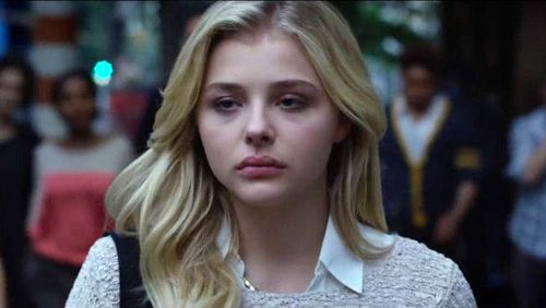 Chloë Grace Moretz plays a former New York Post reporter Susannah Cahalan in the Netflix documentary Brain on Fire.