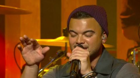 Guy Sebastian sings Lupe Fiasco’s rap parts from 'Battle Scars' in live show