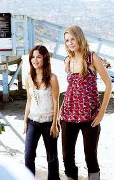 We have Summer Roberts and Marissa Cooper to thank (blame) for the layered necklace trend that dominated the early '000s.