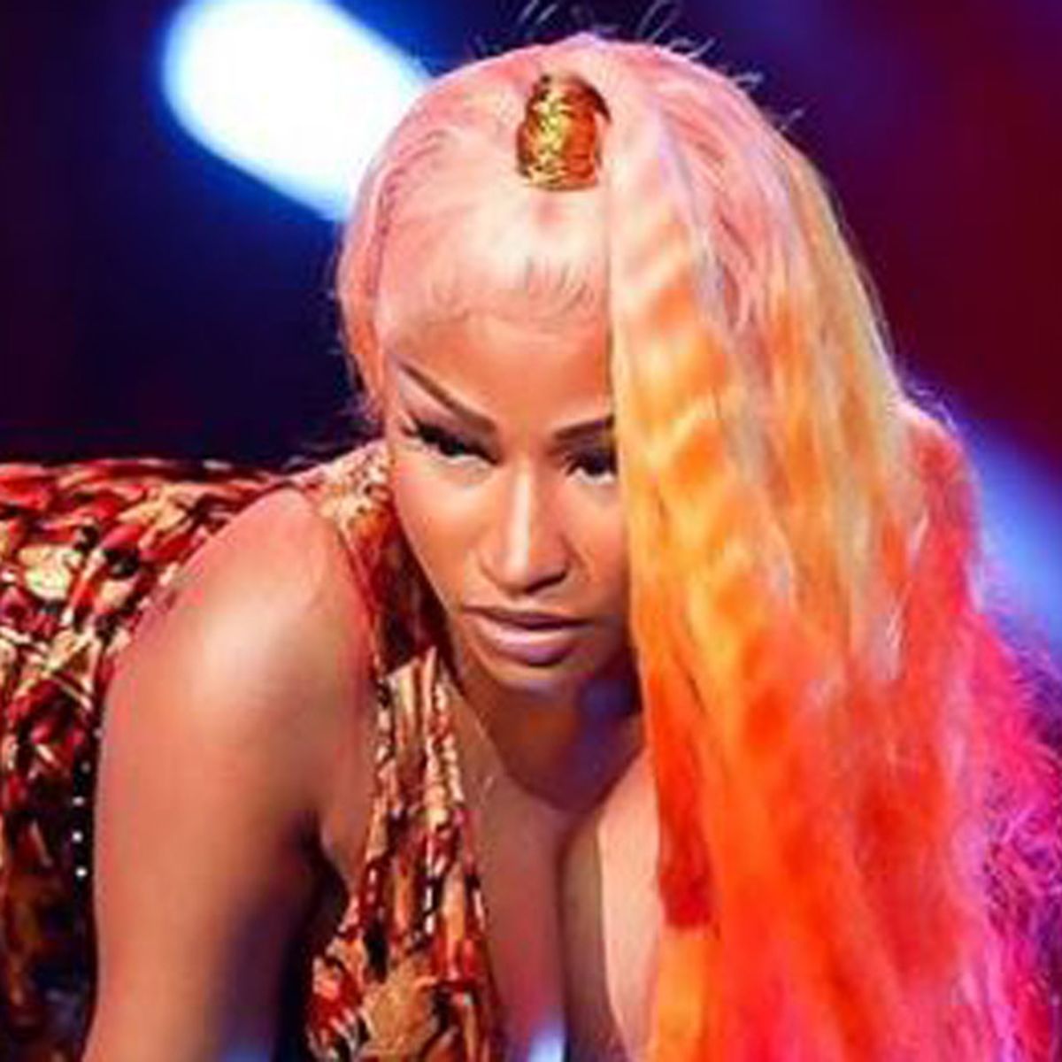 Nicki Minaj performs through wardrobe malformation - 9Style