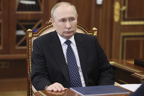 Le président russe Vladimir Poutine assiste à une réunion à Moscou, en Russie, le jeudi 5 janvier 2023. (Mikhail Klimentyev, Spoutnik, Kremlin Pool Photo via AP)