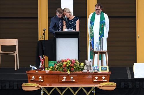 Reen Mercer and her son Brayden read a tribute during a memorial service for their husband and father Dean Mercer on the Gold Coast. (AAP)