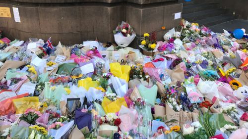 Flowers left in tribute to the victims. (9news.com.au / Sean Davidson)