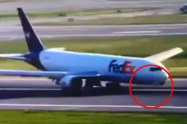 A Boeing plane had to make an emergency landing without its front landing gear.