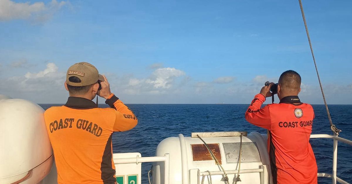 Ferry carrying hundreds capsizes in the Philippines