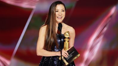 Michelle Yeoh Reçoit Le Prix De La Meilleure Actrice Dans Un Film Musical Ou Comique Pour 