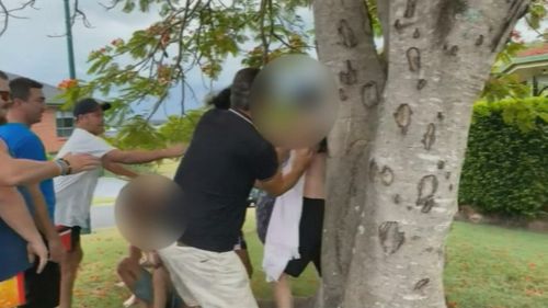 Gold Coast residents perform citizen's arrest on teens in Helensvale