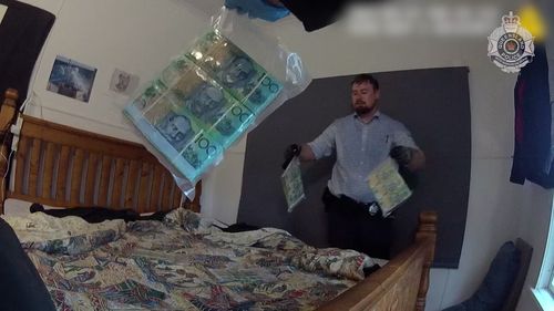 Police have been captured pulling out thousands of dollars in cash out of a north Queensland mattress following a major drug raid that saw six people arrested this past weekend. 