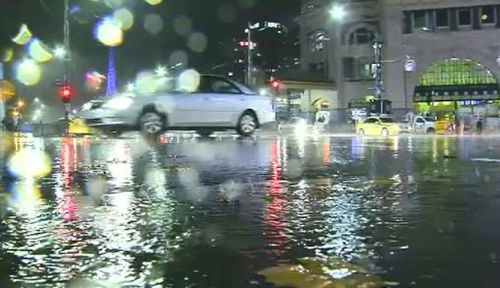 Heavy rainfall continued to lash Victoria overnight. (9NEWS)