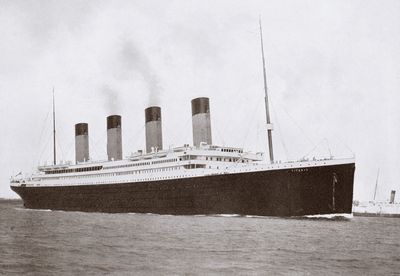 The Titanic sunk the same year that the electric blanket was invented