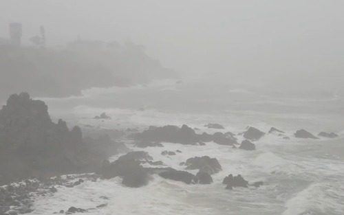 A ameaça climática em Queensland ainda persiste após o antigo ciclone Koji.