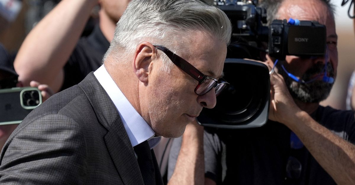 Jury seated in Alec Baldwin’s involuntary manslaughter trial in New Mexico